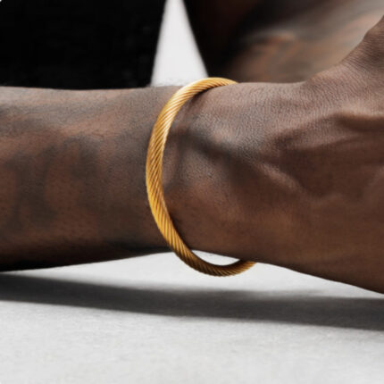 Bracelet personnalisé en acier au titane à la mode pour hommes