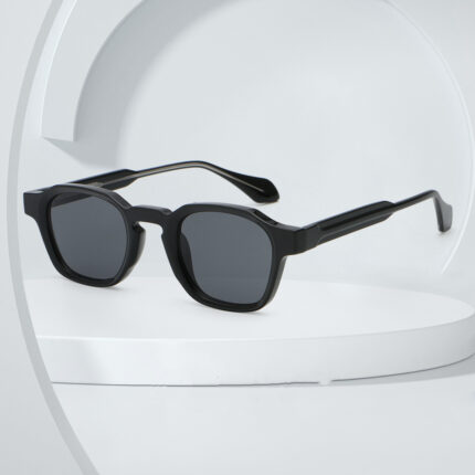 Lunettes de soleil tendances et à la mode pour hommes et femmes