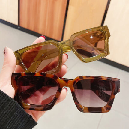 Lunettes rétro tendances à la mode pour femmes
