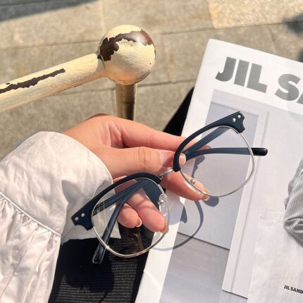 Lunettes de myopie simples noires à demi-cerclées