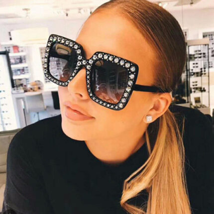 Lunettes de soleil en filet rouges