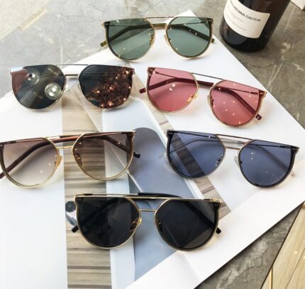 Lunettes de soleil à bord coupé et à demi monture à la mode pour femmes